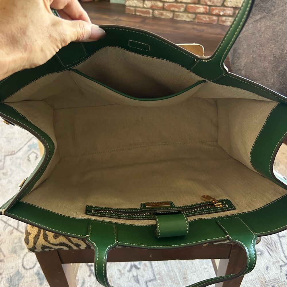 ♦️♦️ RARE!!!  AUTHENTIC TORY BURCH KELLY GREEN QUADRANT TOTE ♦️♦️ - Picture 6 of 8